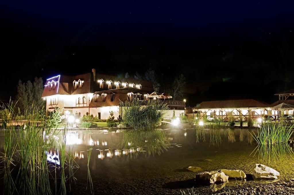 Hotel Rozdroze นีย์โบรอฟ ภายนอก รูปภาพ