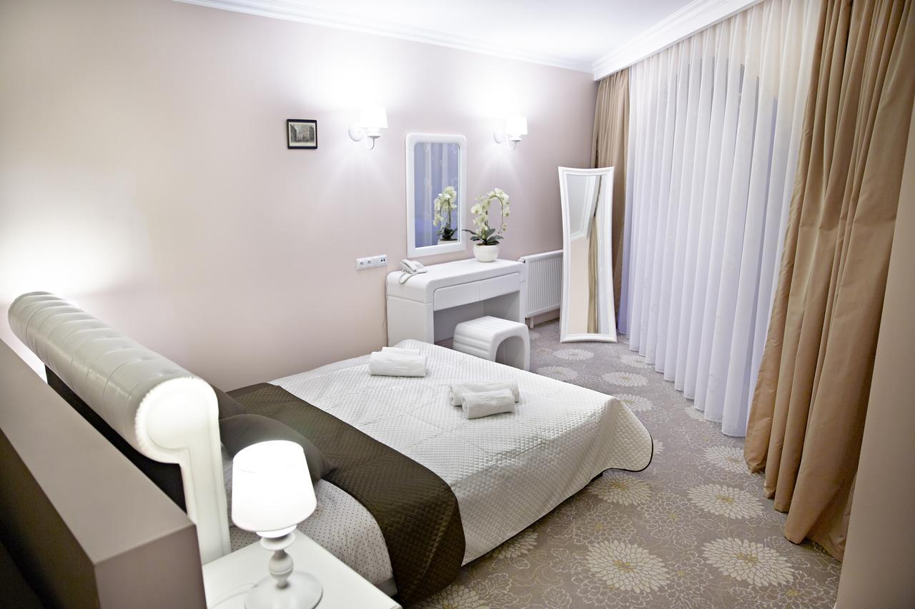 Hotel Rozdroze นีย์โบรอฟ ภายนอก รูปภาพ