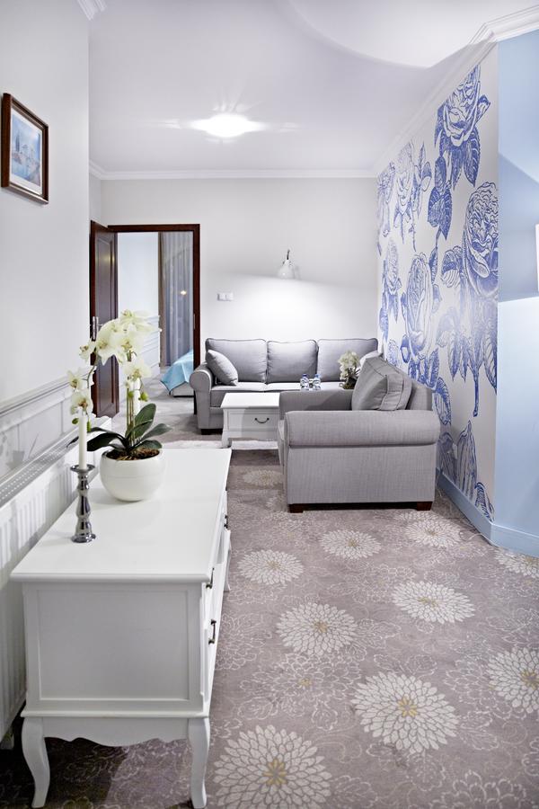 Hotel Rozdroze นีย์โบรอฟ ภายนอก รูปภาพ