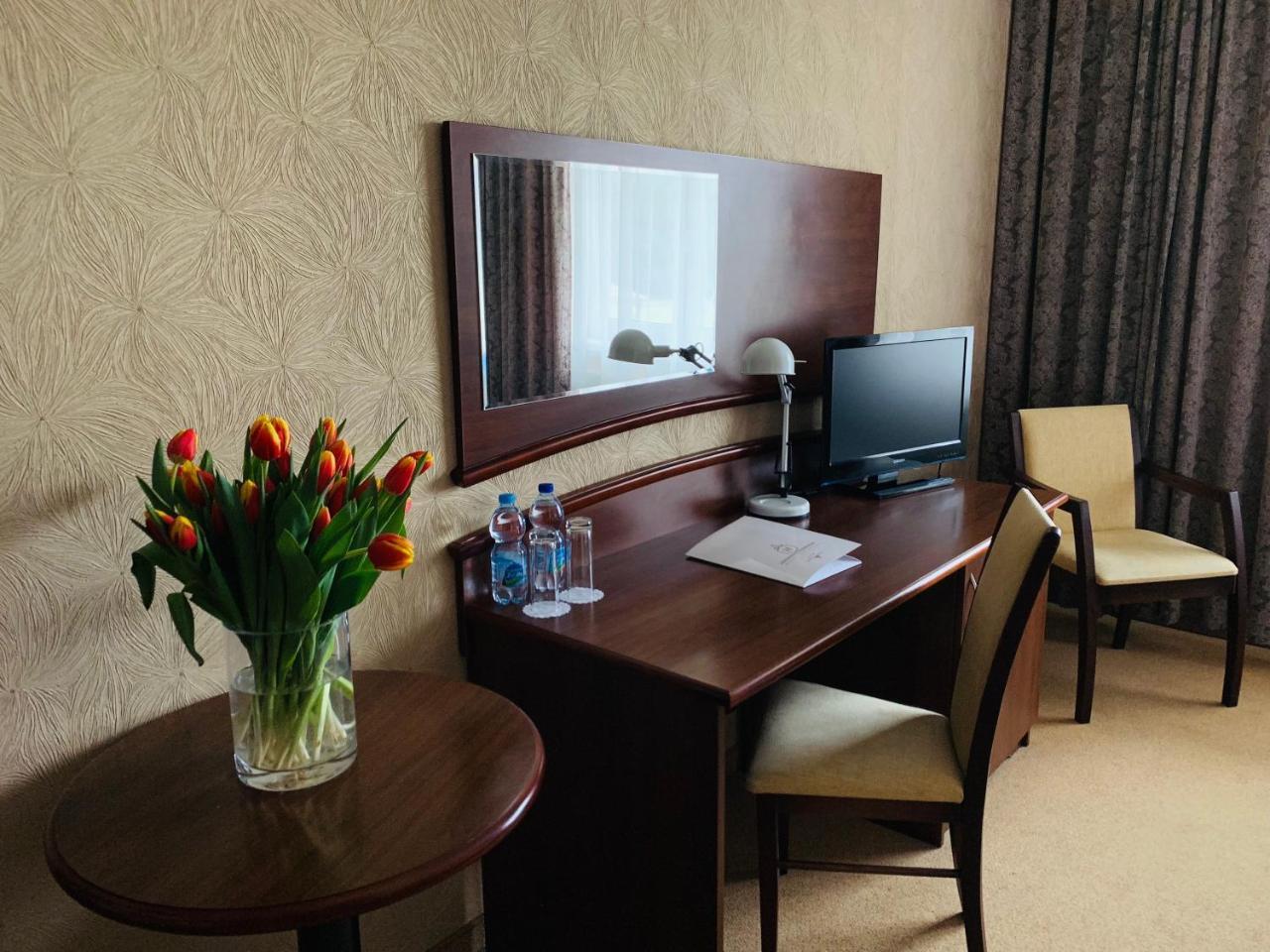 Hotel Rozdroze นีย์โบรอฟ ภายนอก รูปภาพ