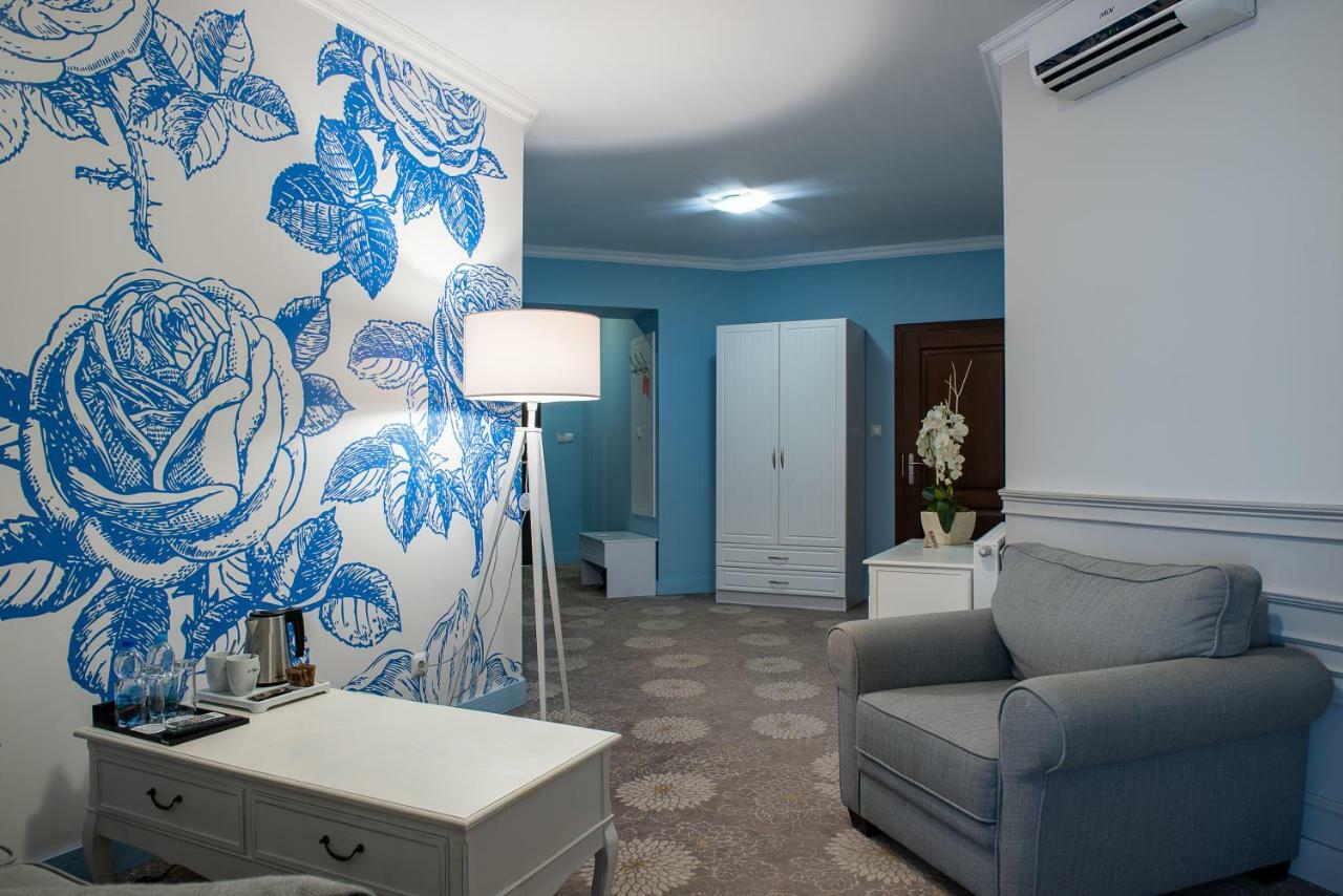 Hotel Rozdroze นีย์โบรอฟ ภายนอก รูปภาพ