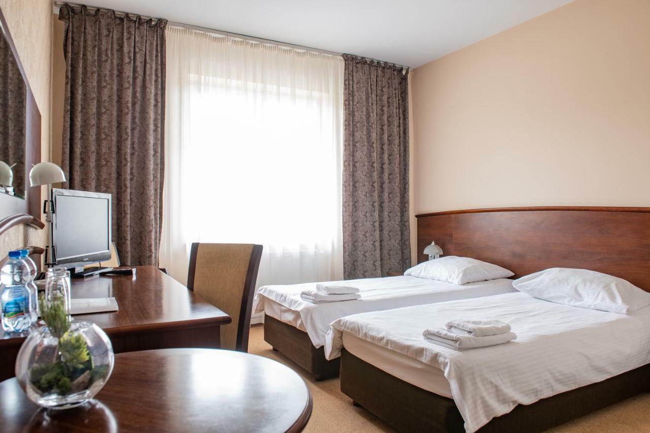 Hotel Rozdroze นีย์โบรอฟ ภายนอก รูปภาพ